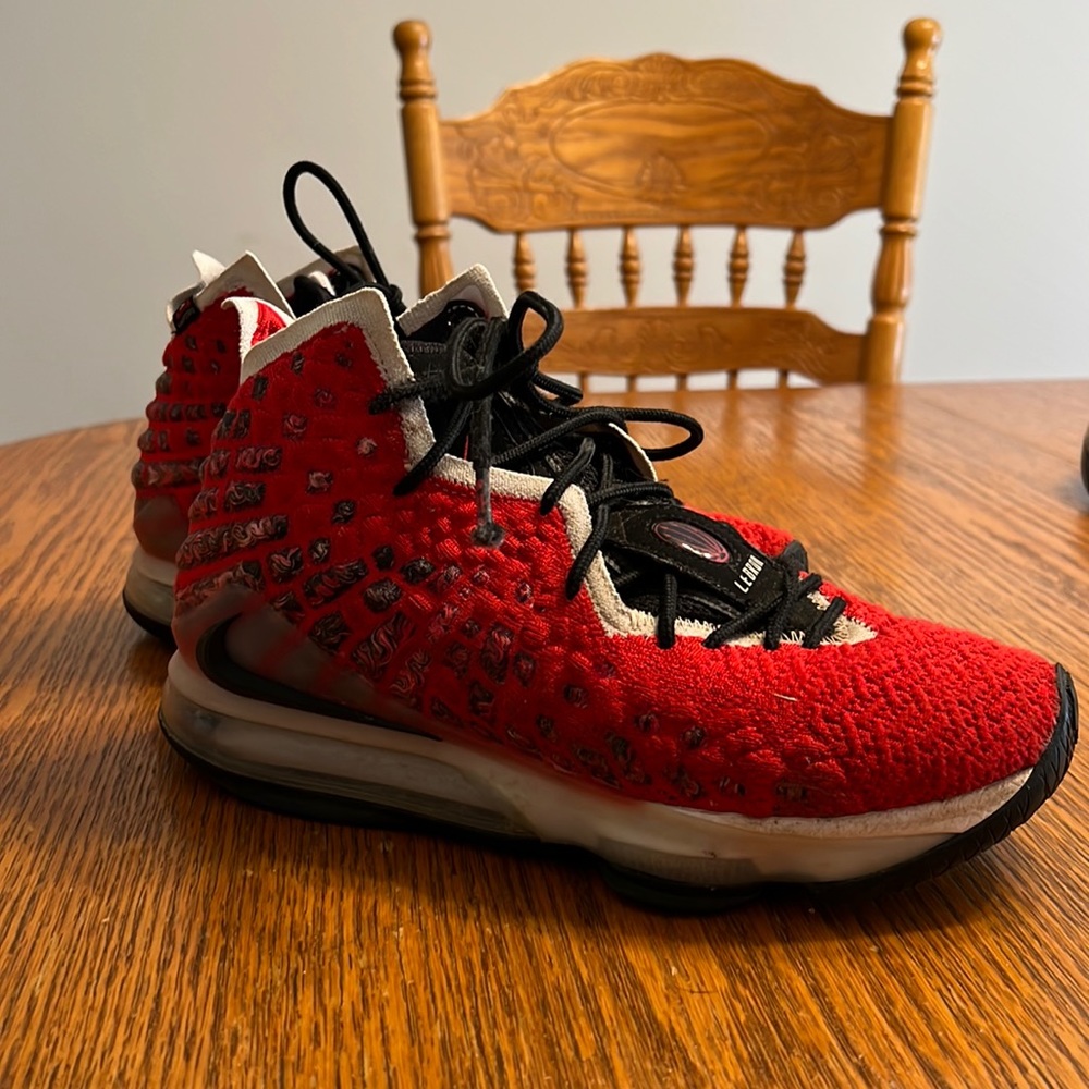 Men’s Nike LeBron Soldier XI Shoes!